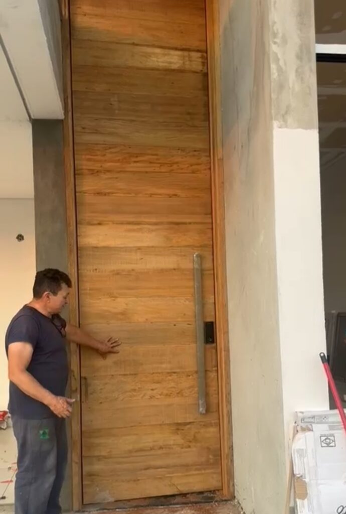porta demolicao em pe